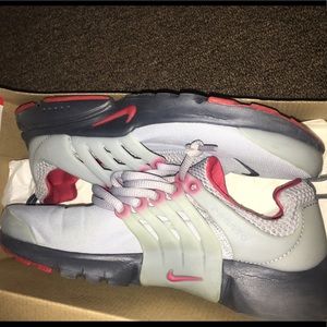 Gray and red nike prestos